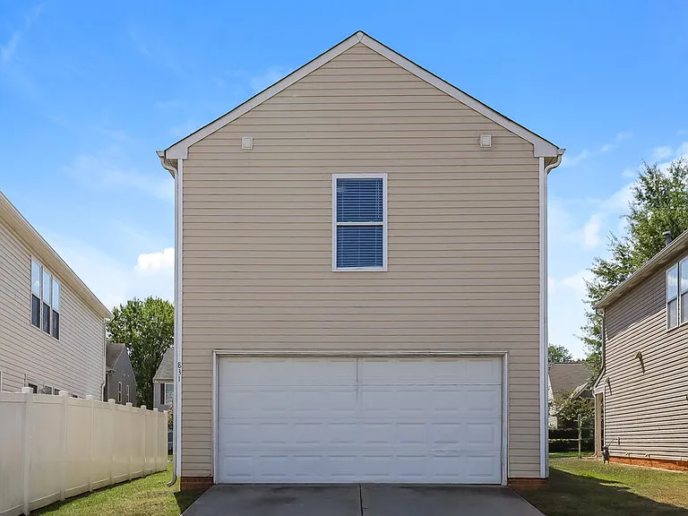 831 Skywatch Ln — Photo 17