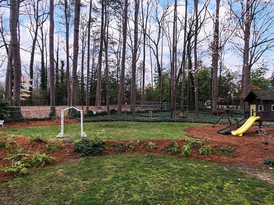 2nd image of 425 Allison Dr NE