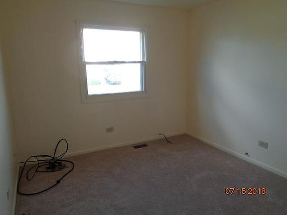 4th image of 19319 Oakwood Ave