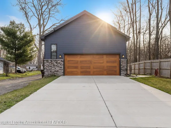 15681 Park Lake Rd, East Lansing, MI 48823