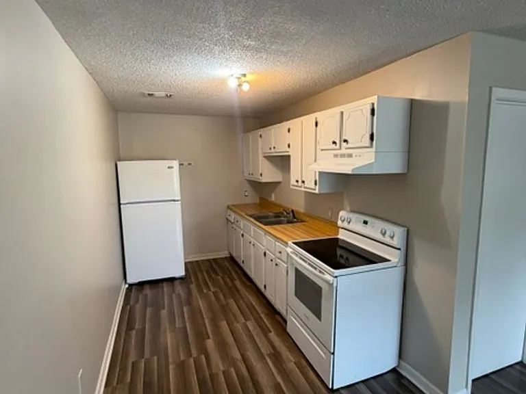 616 1/2 N Bayou Ave #B — Photo 6