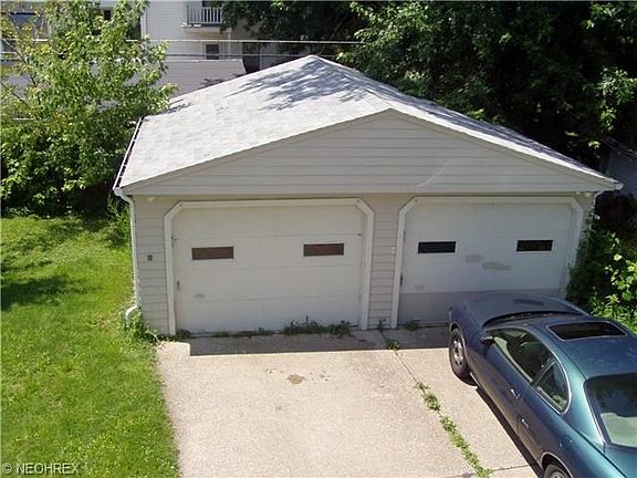 2nd image of 2170 Clarence Ave