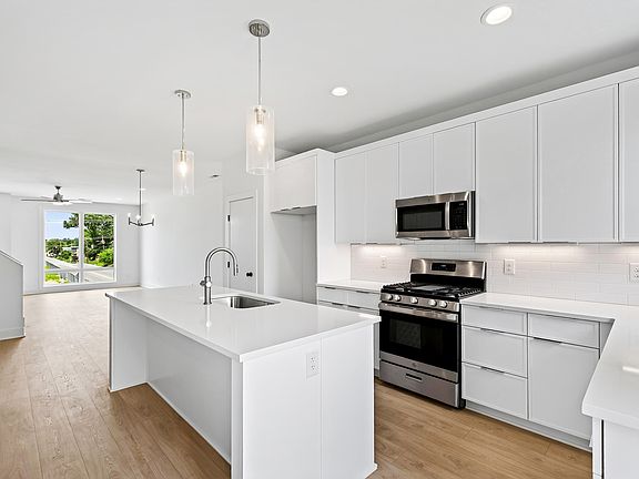 3rd image of 1317 Garner Rd #102