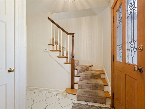 3rd image of 2810 Simpson St