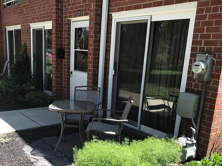 101 Lexington Ct — Photo 15