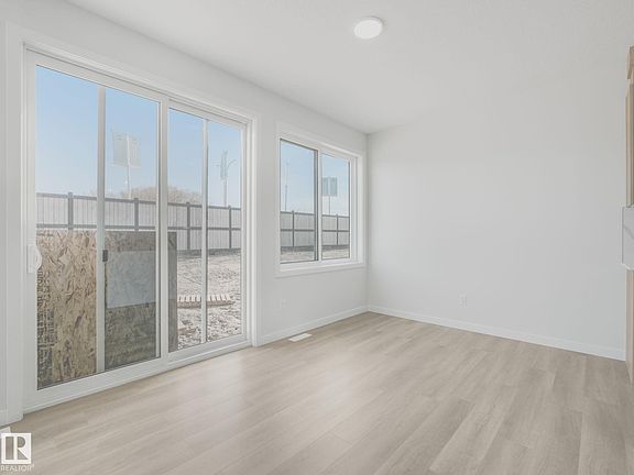 4th image of 270 Munn Way