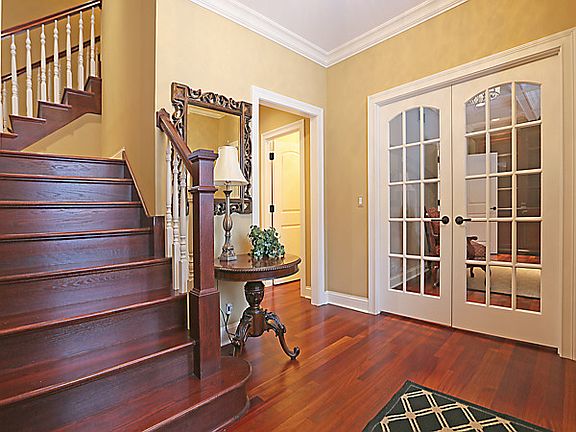 3rd image of 457 Hawthorne Blvd