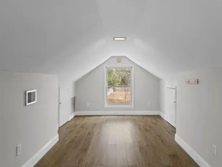 511 S Walker St — Photo 36