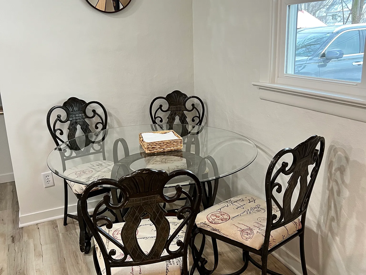 3 bed, 1.5 bath, 1008 sqft, $2,000 — Photo 3
