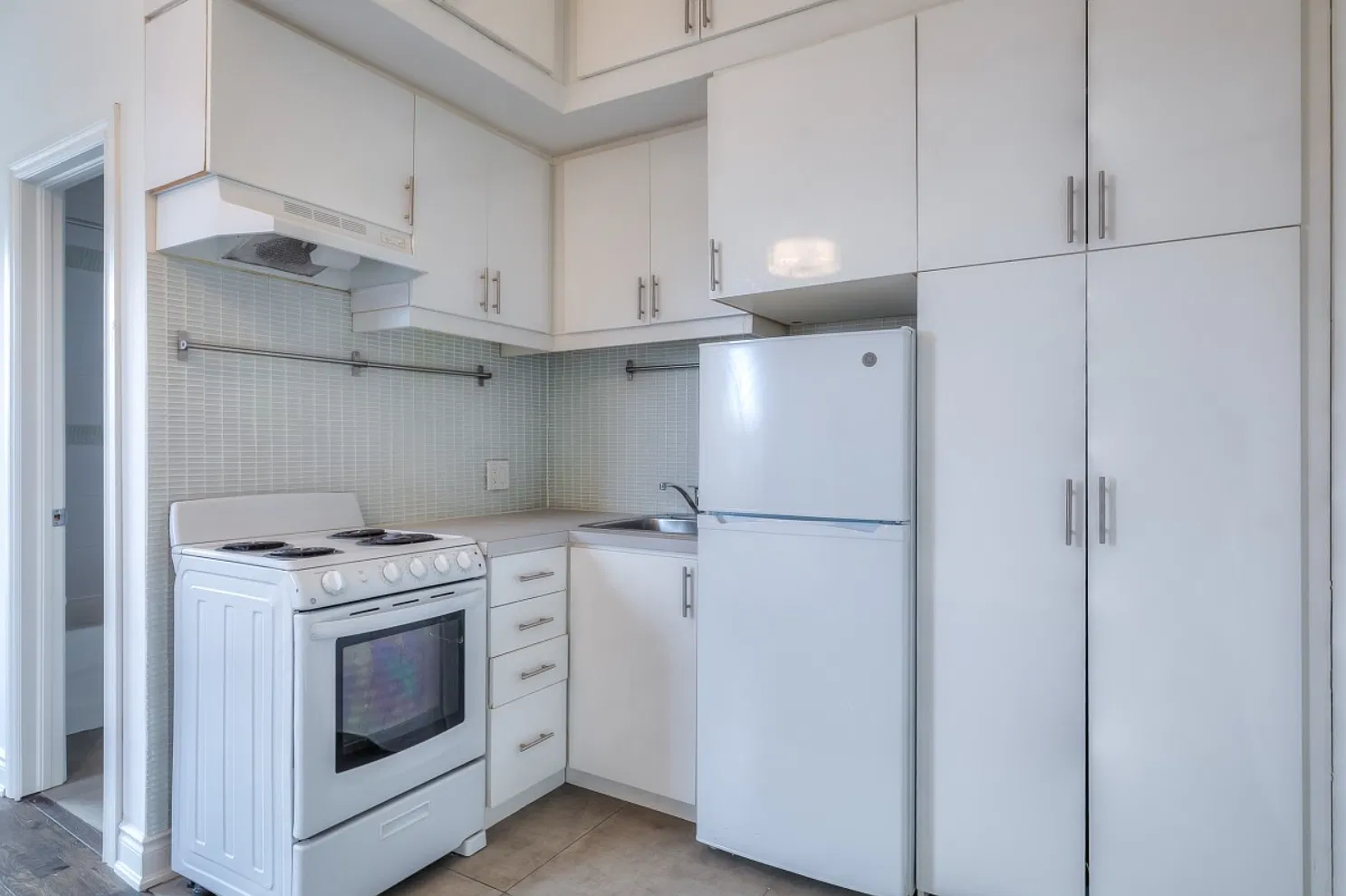 181 Gerrard St E - 404 — Photo 3