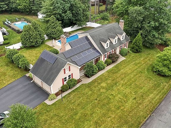 3rd image of 20 Shirley St