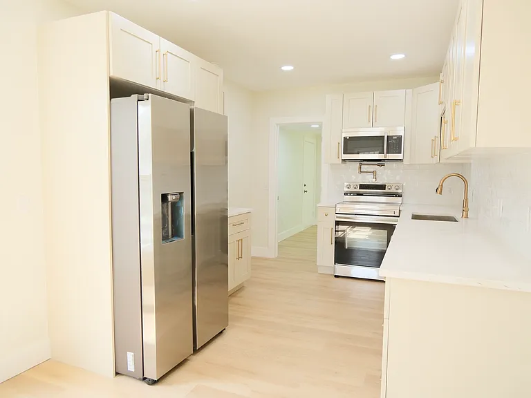 210 W Hiawatha St — Photo 9