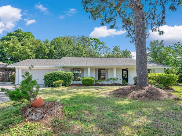 12 Pinehurst Dr, Shalimar, FL 32579