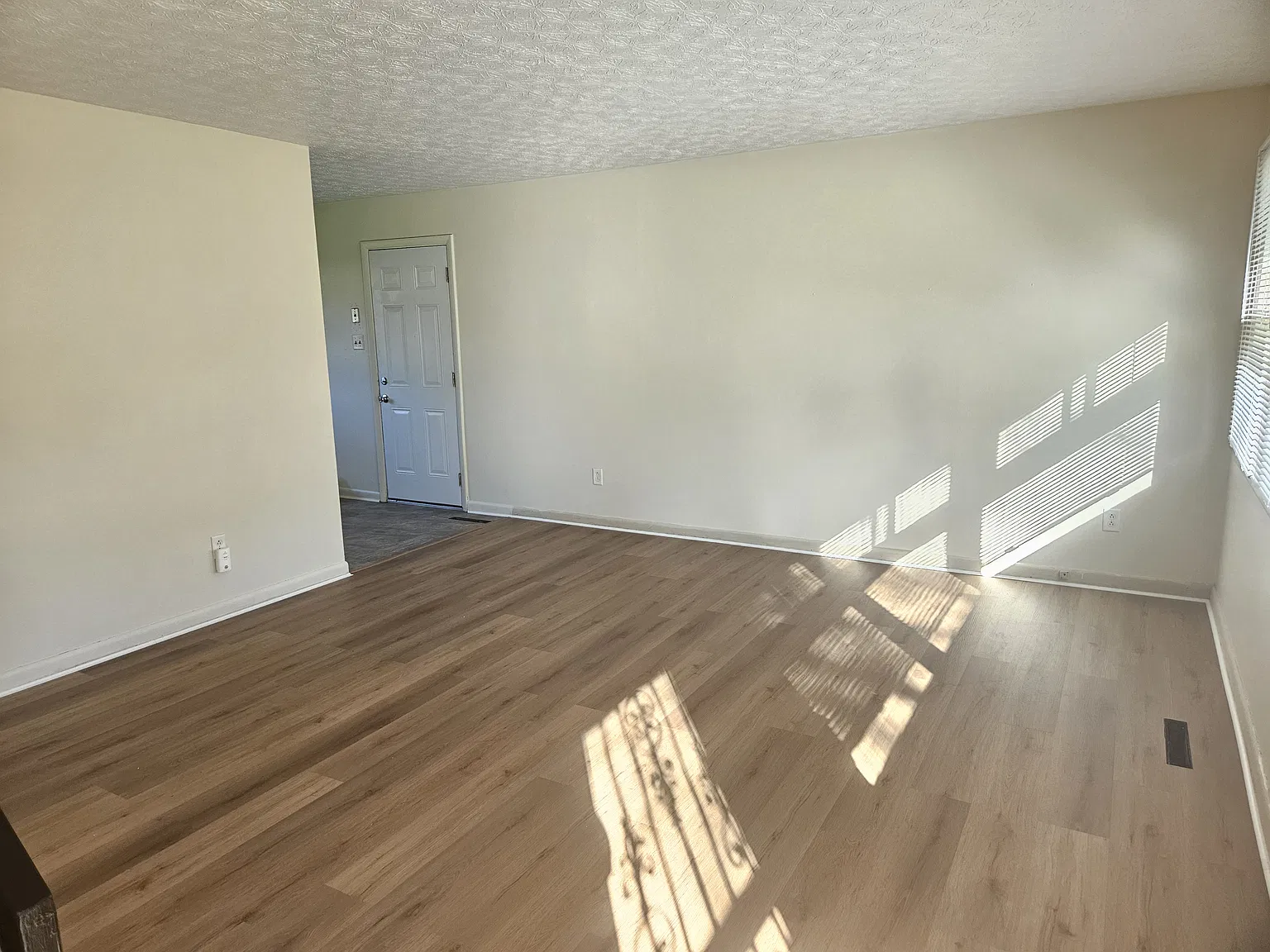 3 bed, 1270 sqft, $1,650 — Photo 4