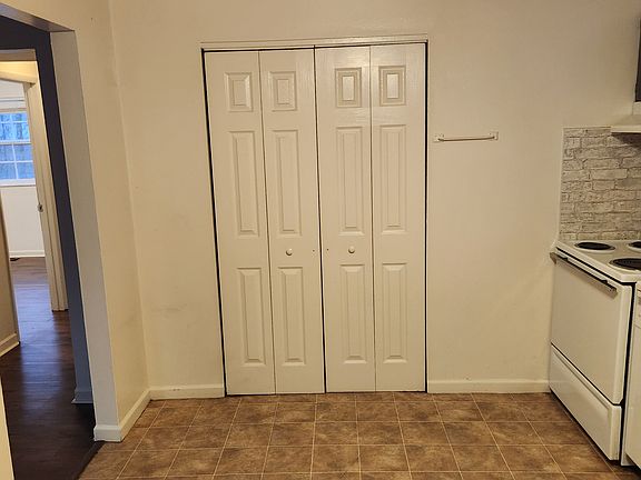 2nd image of 20 Jackson Pl #F