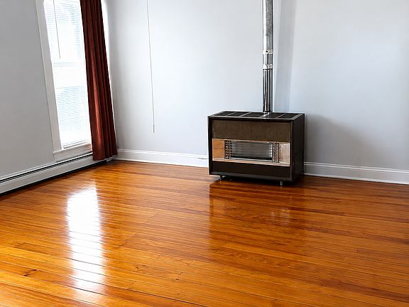 4th image of 309 Dubuque St #4