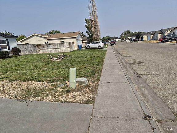 3rd image of 1470 Windmere Dr