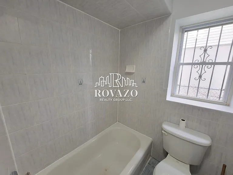 40 Wainwright St #1A — Photo 10