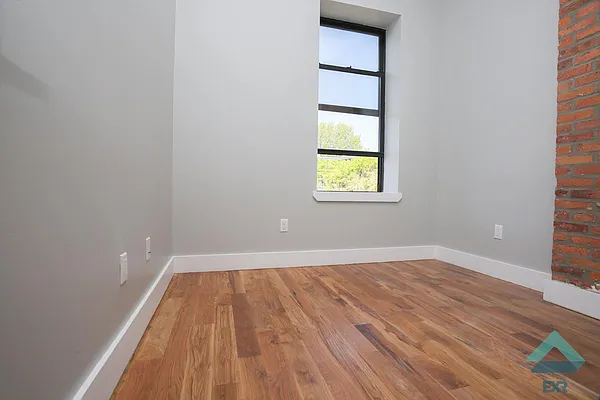 Rented by EXR | media 50