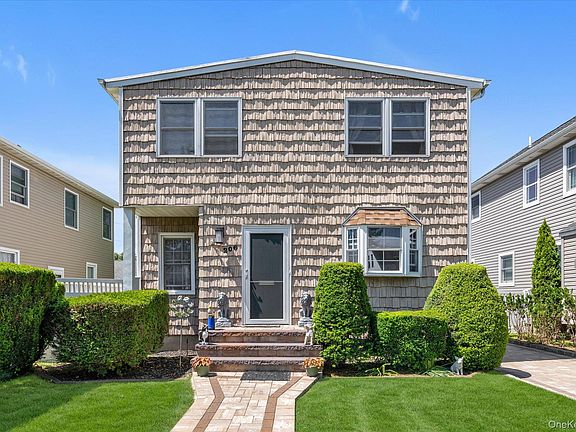 2nd image of 206 Arlington Street