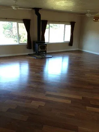 3 bed, 2250 sqft, $2,400 — Photo 4