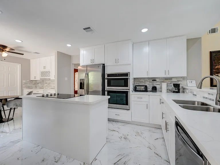 1626 S Kirkwood Rd — Photo 12