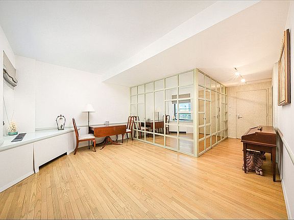 4th image of 43 W 61st St APT 10E