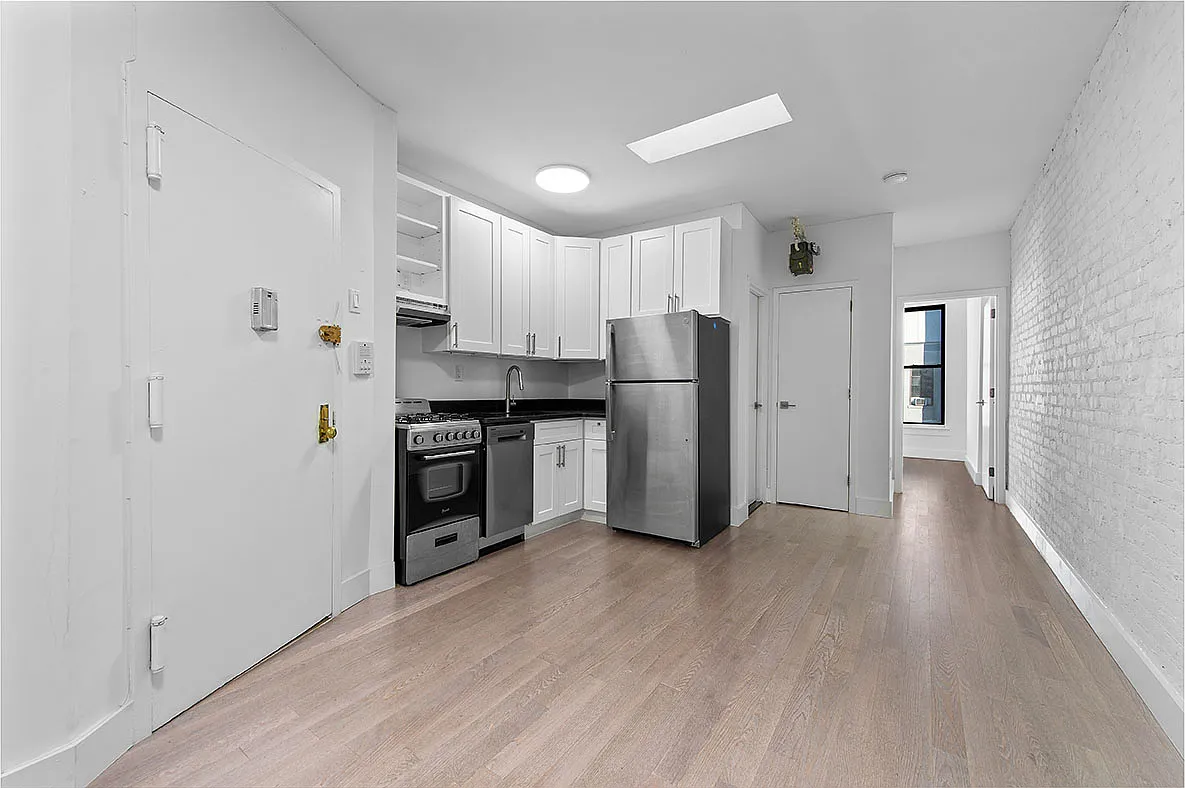Building Photo - 633 E 6th St #6