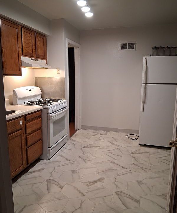 2nd image of 7420 Pleaseway Dr