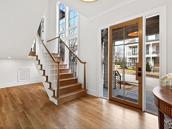 4th image of 1614 Carson St