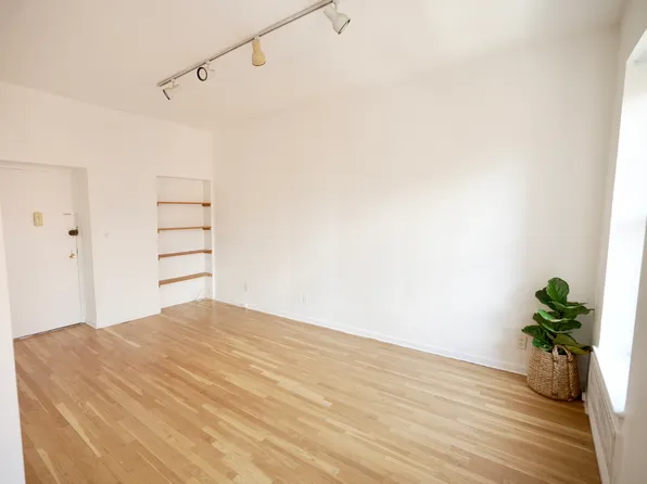 30 East 95th Street image 2 of 13