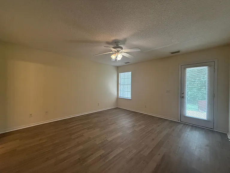 221 Millcrest Dr — Photo 14