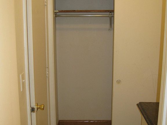2nd image of 814 8th St SE