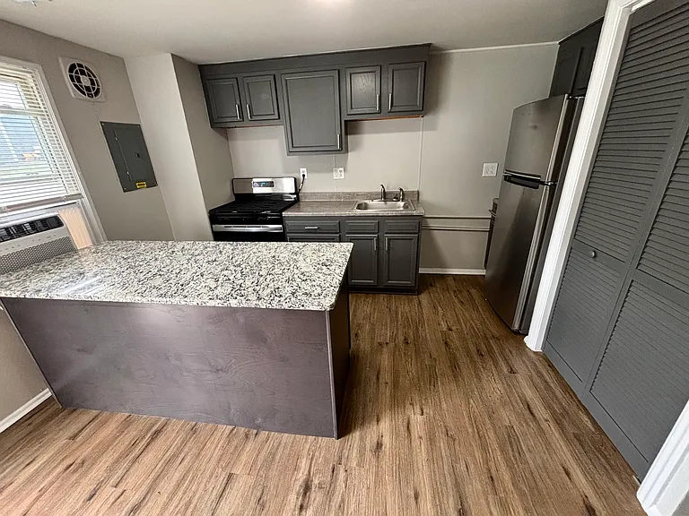 3207 Chestnut St — Photo 2