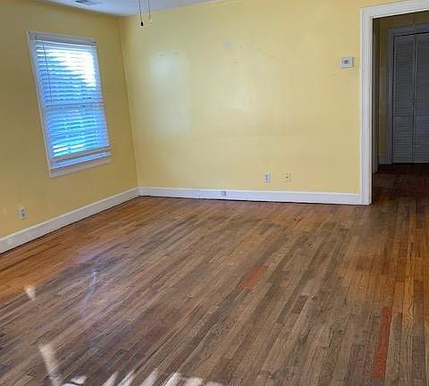 4th image of 1735 Theresa Ave