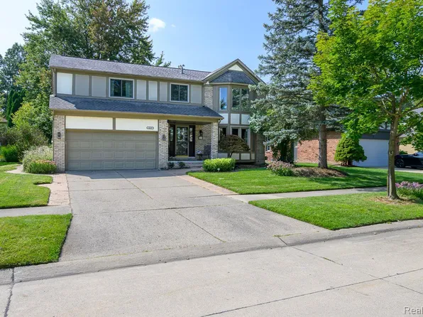 6223 Silverstone Dr, Troy, MI 48085