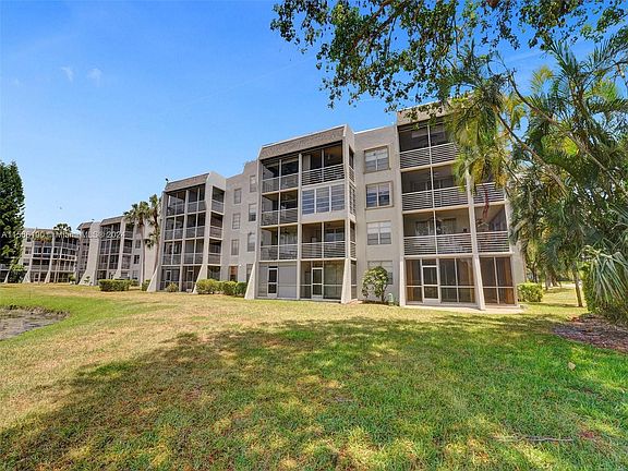 5th image of 9470 Poinciana Pl APT 307