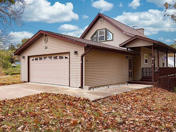 3rd image of 16 Nickelton Ln