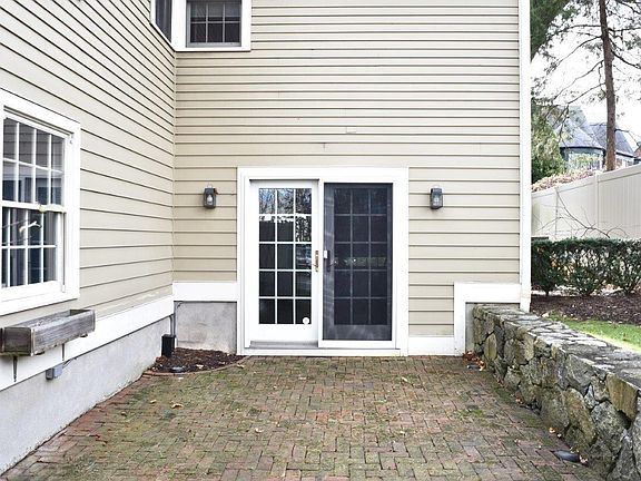 4th image of 95 South Ave #95A