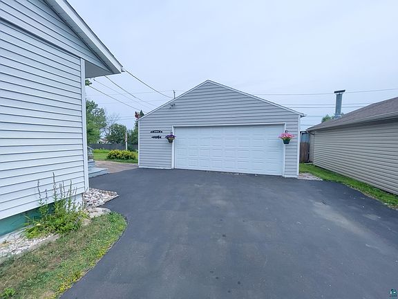 5th image of 11 Ives Rd