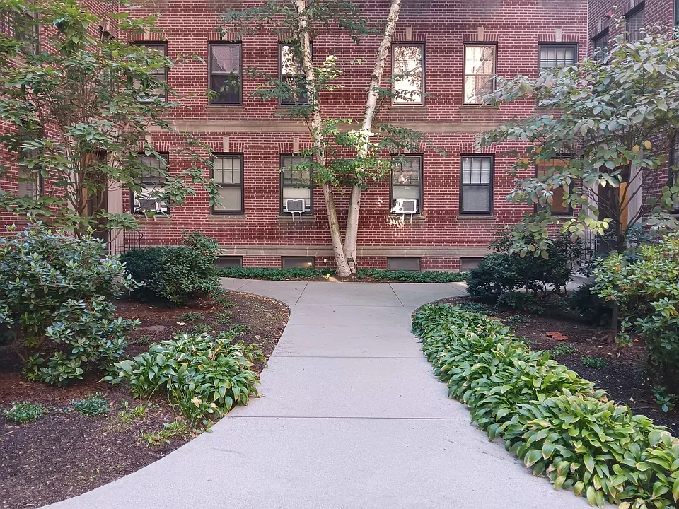42 Linnaean St #9