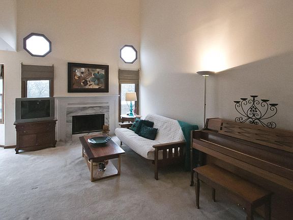 4th image of 27W179 Emerson Ct #179