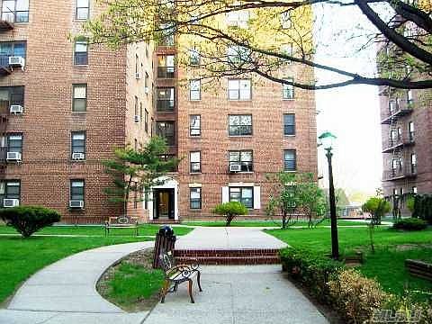 4th image of 14454 Sanford Ave APT 30
