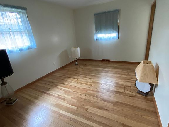 5th image of 921 Woodland Dr
