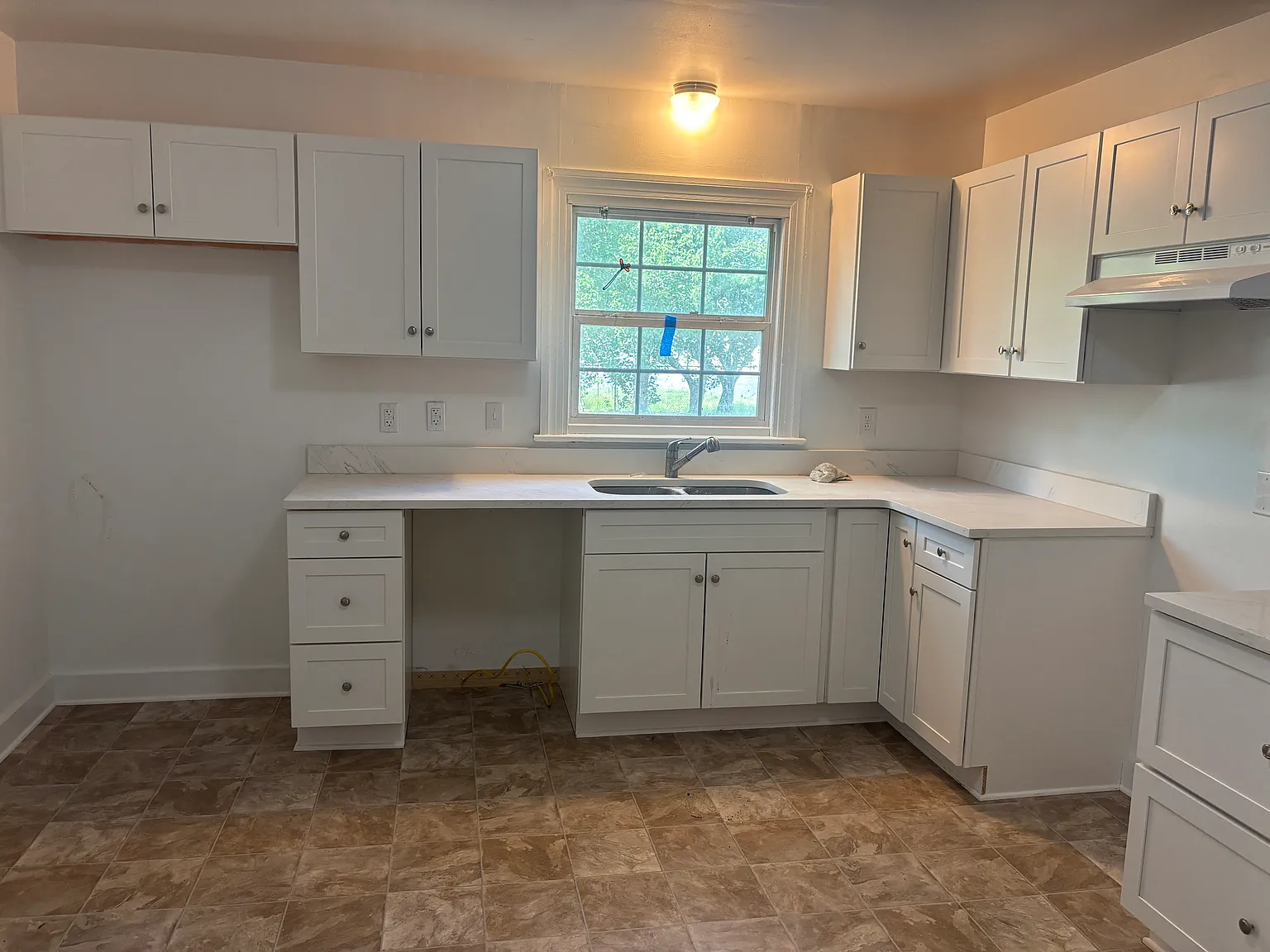 3 bed, 900 sqft, $1,700 — Photo 4