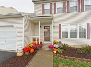 2 Cobblestone Ln, Troy, NY 12180