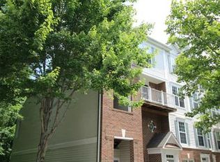 12634 Fair Crest Ct APT 302, Fairfax, VA 22033