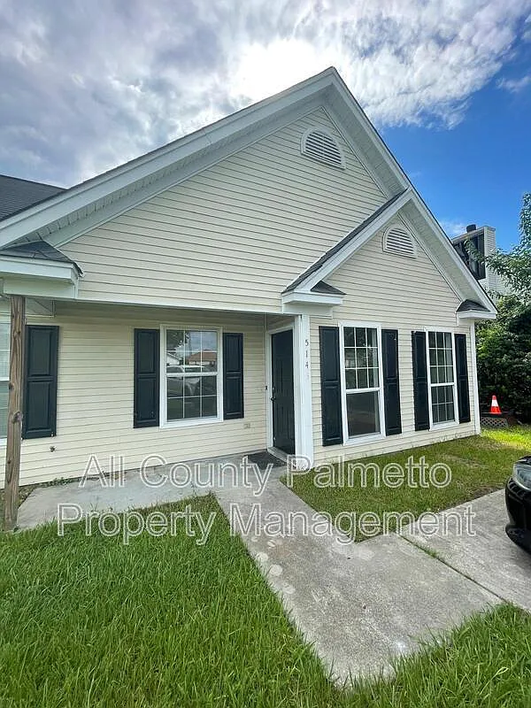 3 bed, 2.0 bath, 1152 sqft, $2,100 — Photo 1
