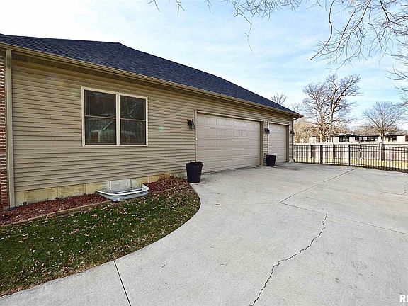 2nd image of 8753 Shady Oaks Dr