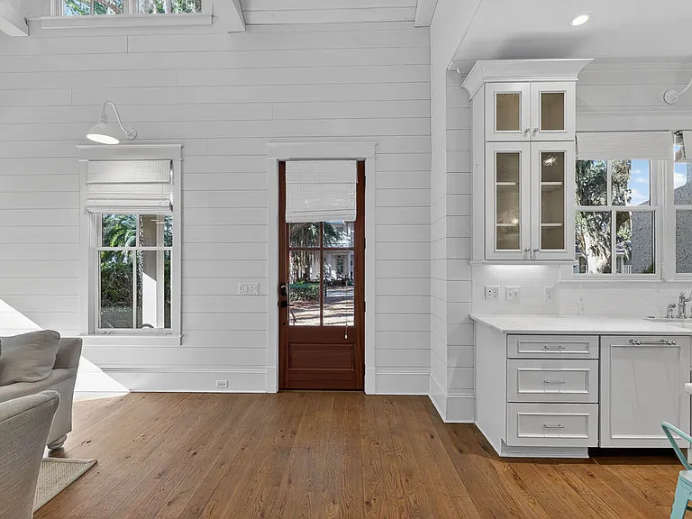 1030 Village Oaks Ln — Photo 4